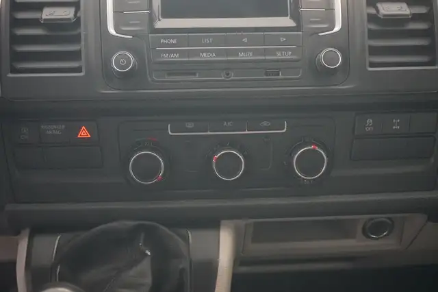 Volkswagen Transporter view 14