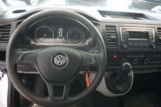 Volkswagen Transporter view 11