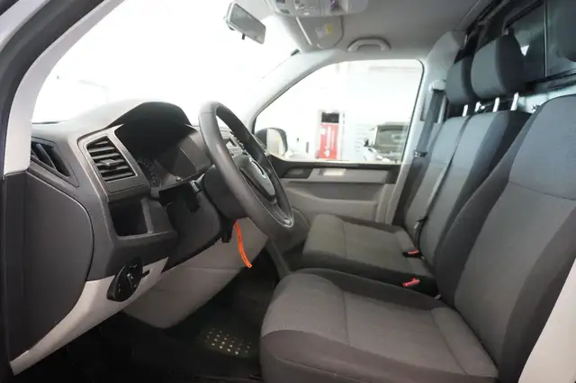 Volkswagen Transporter view 8