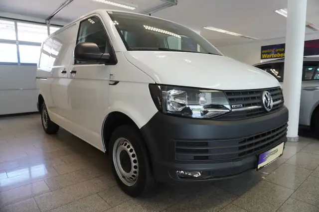 Volkswagen Transporter view 3