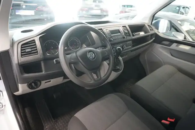 Volkswagen Transporter view 7