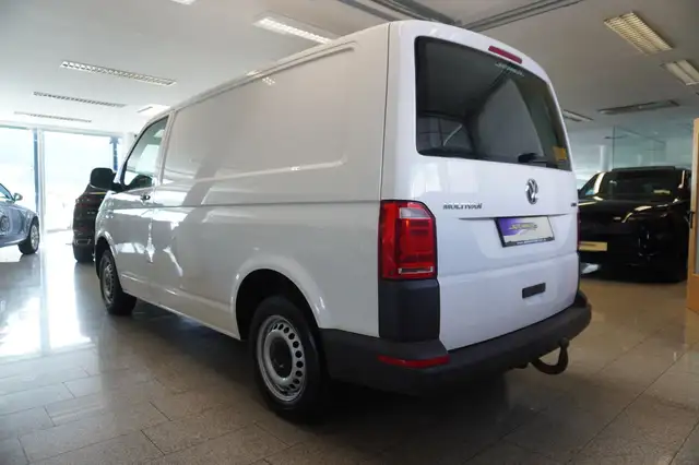 Volkswagen Transporter view 4