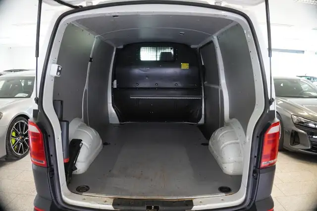 Volkswagen Transporter view 10
