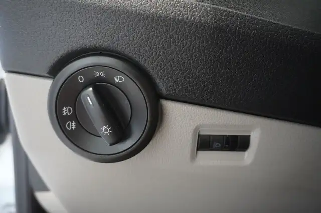 Volkswagen Transporter view 12