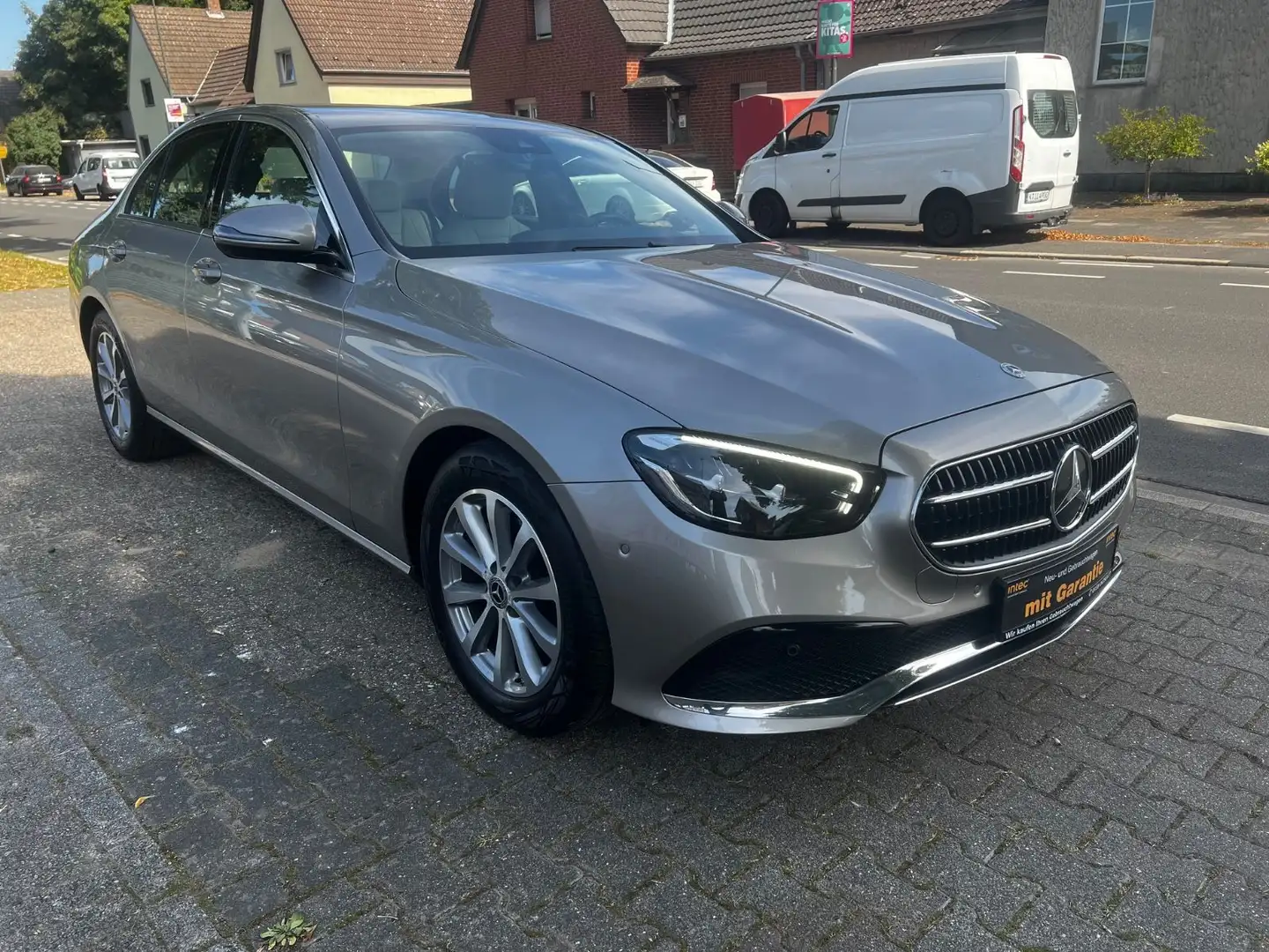 Mercedes-Benz E 200 d Avantgarde 1.HD/KAMERA/V.LEDER/PDC/NAVI Argent - 1