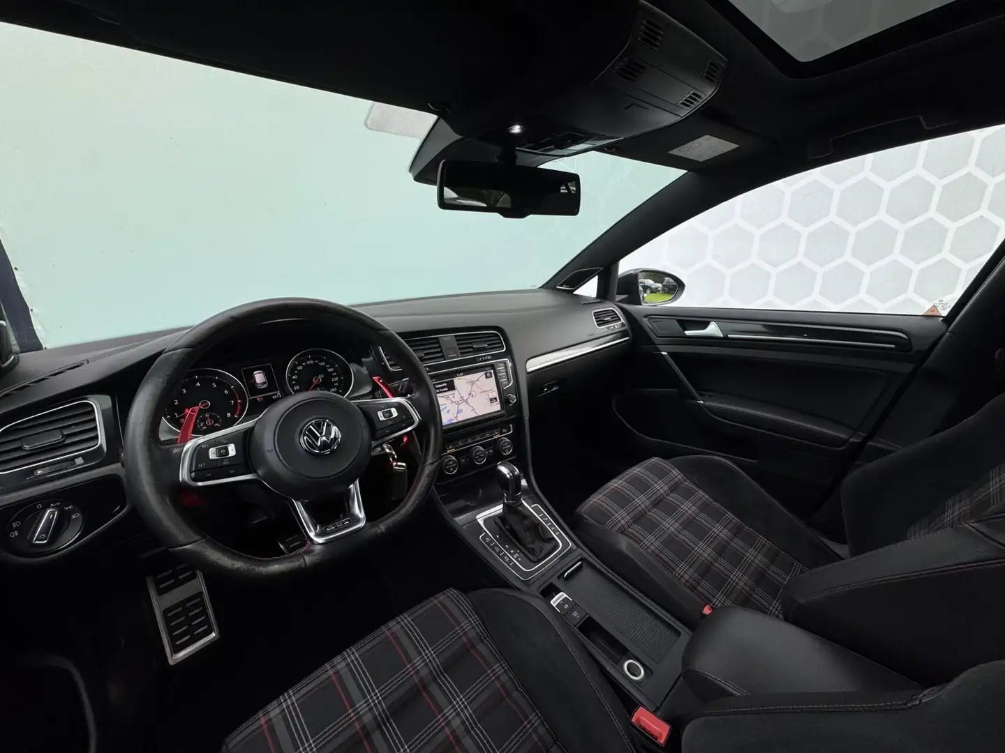 Volkswagen Golf GTI 2.0 TSI Performance Pano Carplay Trekhaak Stoelver Grijs - 2