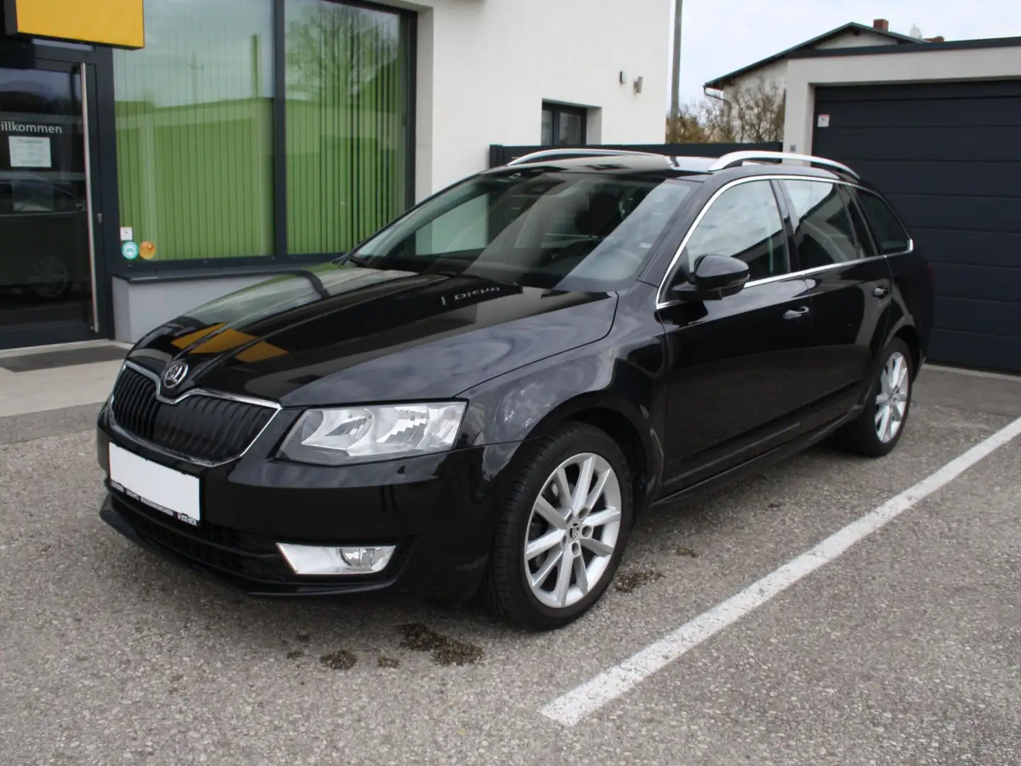 Skoda Octavia Combi 1,6 Elegance TDI Green Tec *Winterpaket* Schwarz - 2
