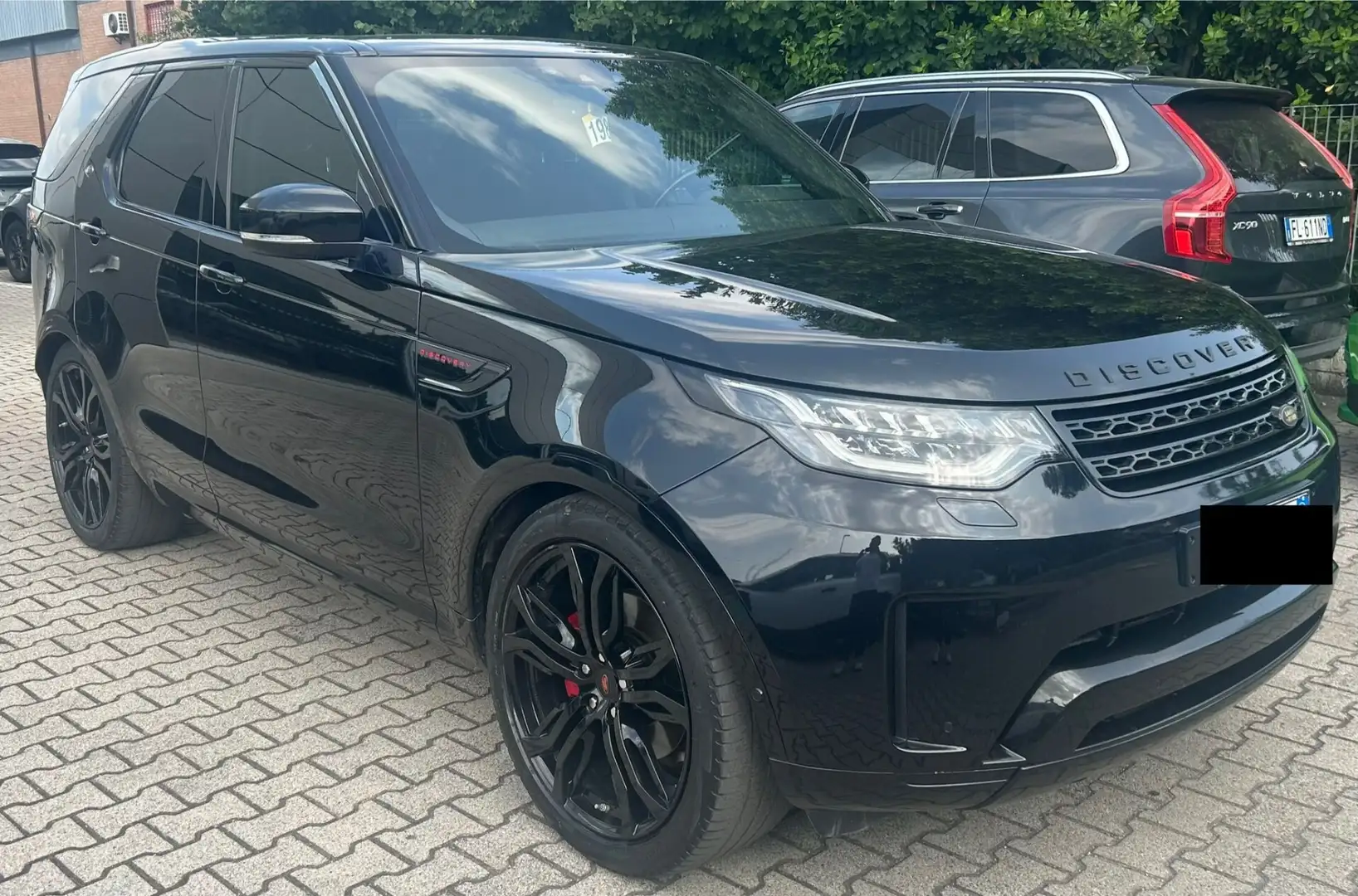 Land Rover Discovery 2.0 SD4 240 CV S Černá - 2