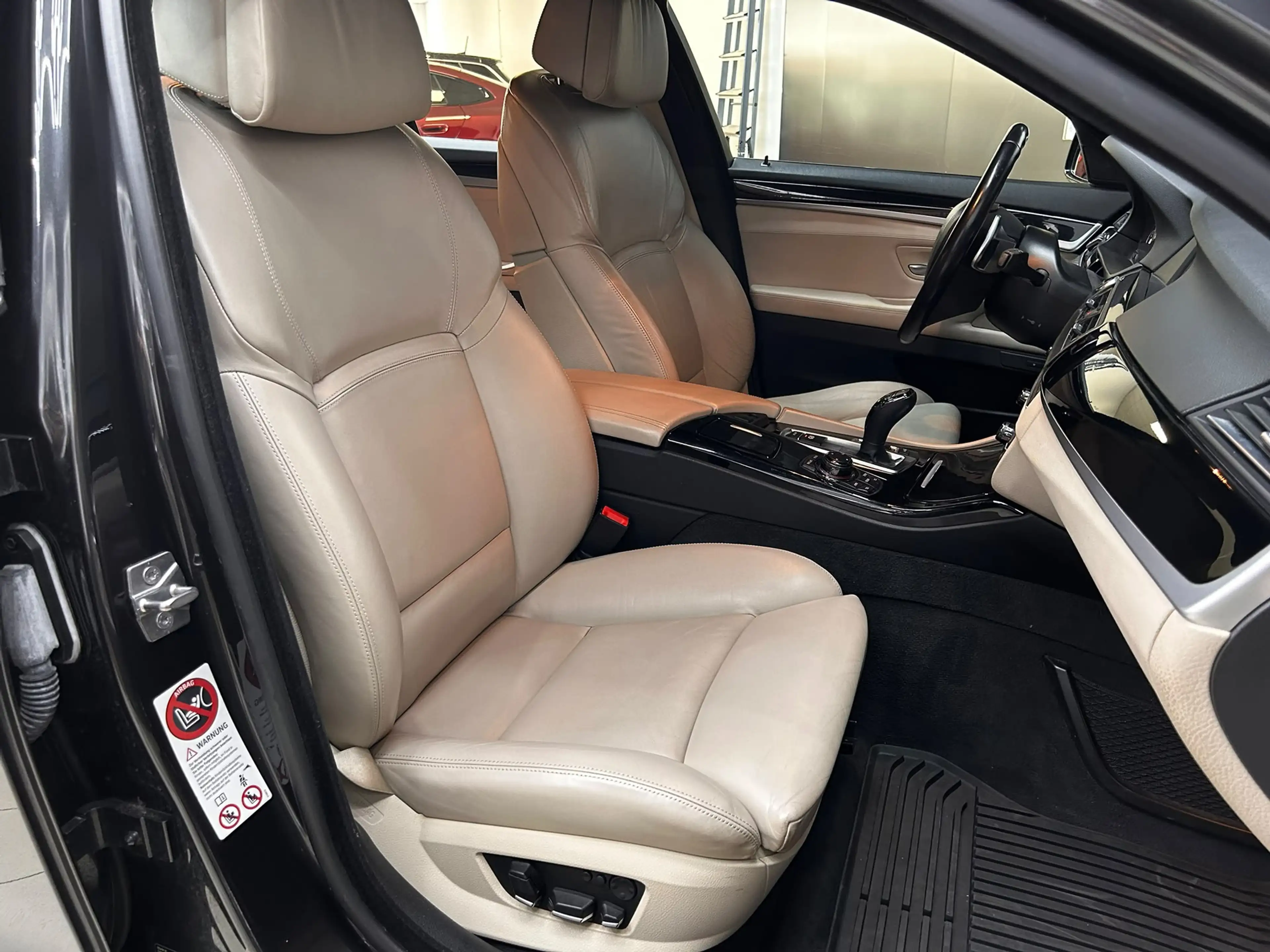 BMW 550 i M Sport SOFT+MEMO+HEAD+SHZ+NAV+KAMER+AHK+ — photo 10