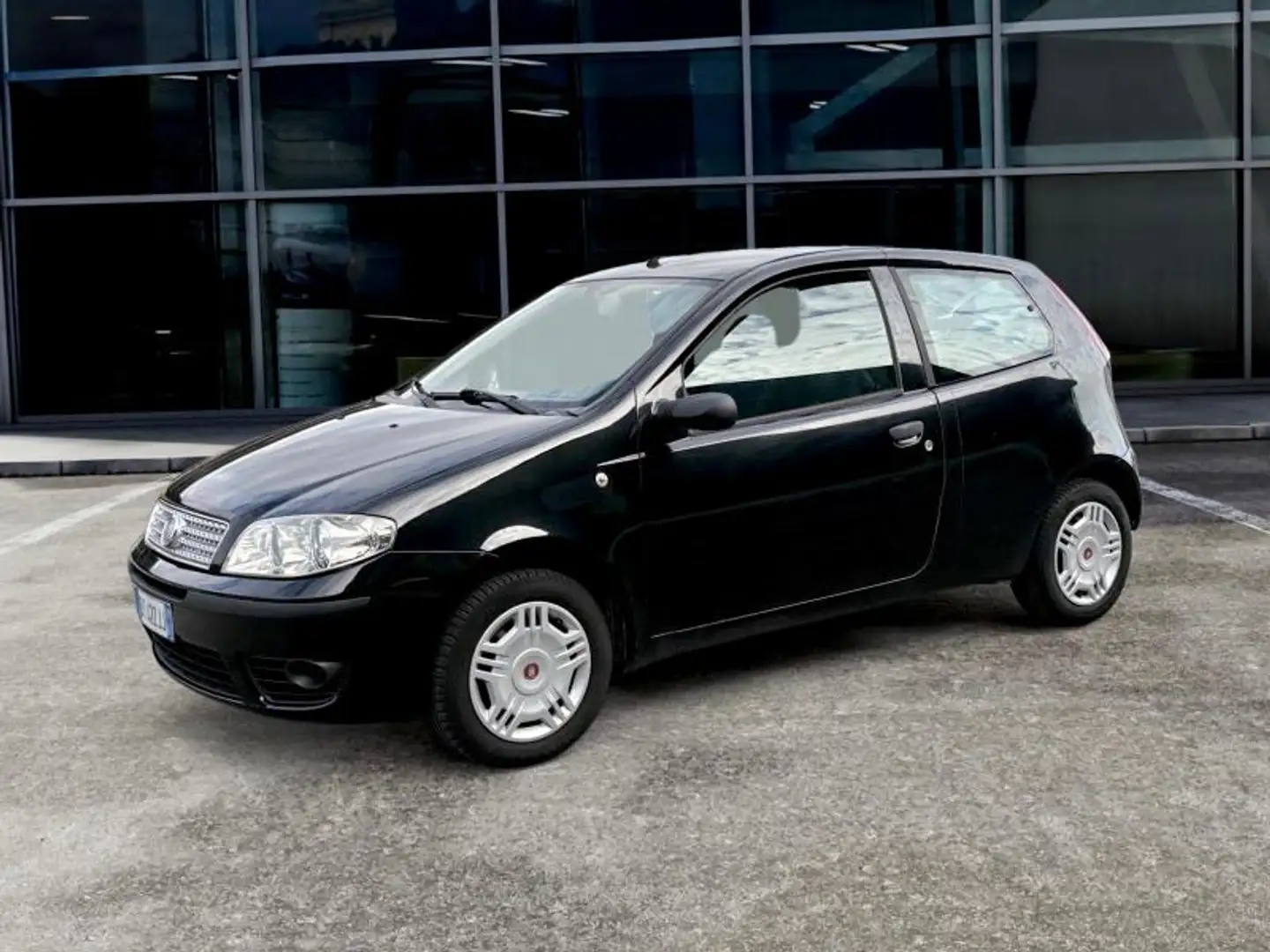 Fiat Punto Punto 3p 1.3 mjt 69 CV 16v ADATTA NEOPATENTATI Nero - 1