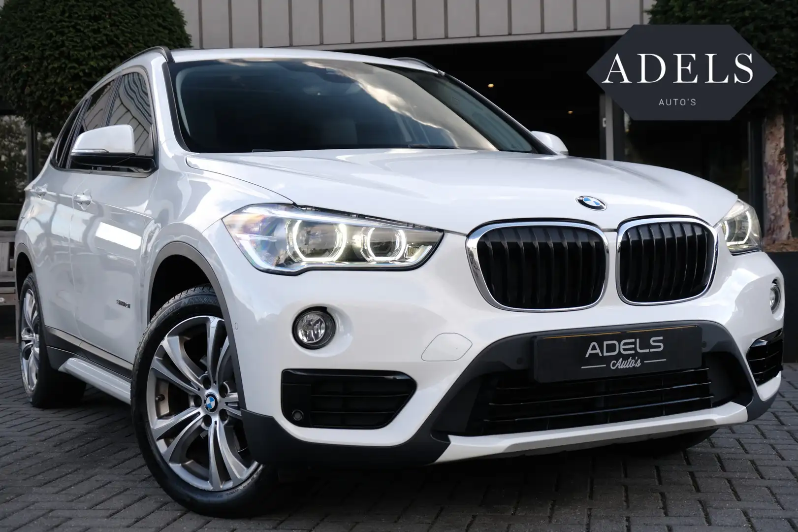 BMW X1 sDrive18i High Executive Automaat Panodak Leder Wit - 1