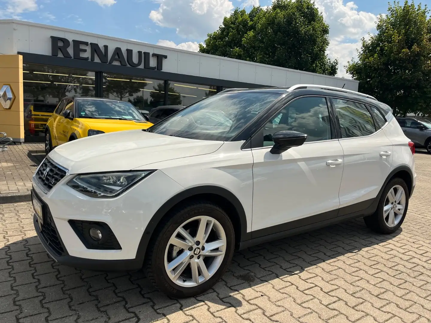 SEAT Arona 1.0 TSI FR Beats Fast Lane Wit - 1