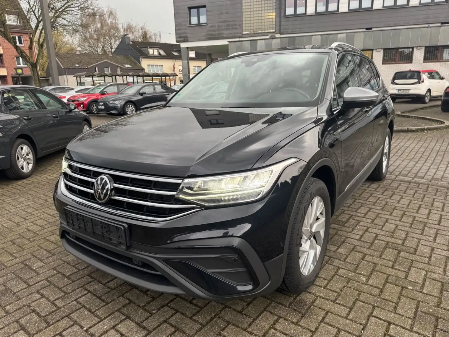 Volkswagen Tiguan Allspace Life Navi AHK ACC Digita 7-Sitze Schwarz - 1