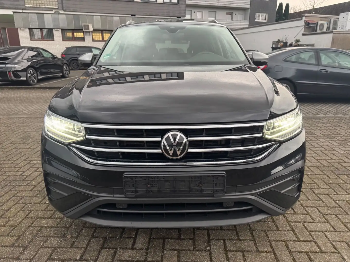 Volkswagen Tiguan Allspace Life Navi AHK ACC Digita 7-Sitze Schwarz - 2