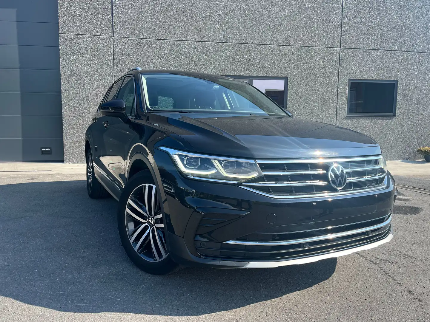 Volkswagen Tiguan Tiguan 1.4 eHybrid*DSG*ELEGANCE*PANO*TREKH.*APPLE Noir - 1