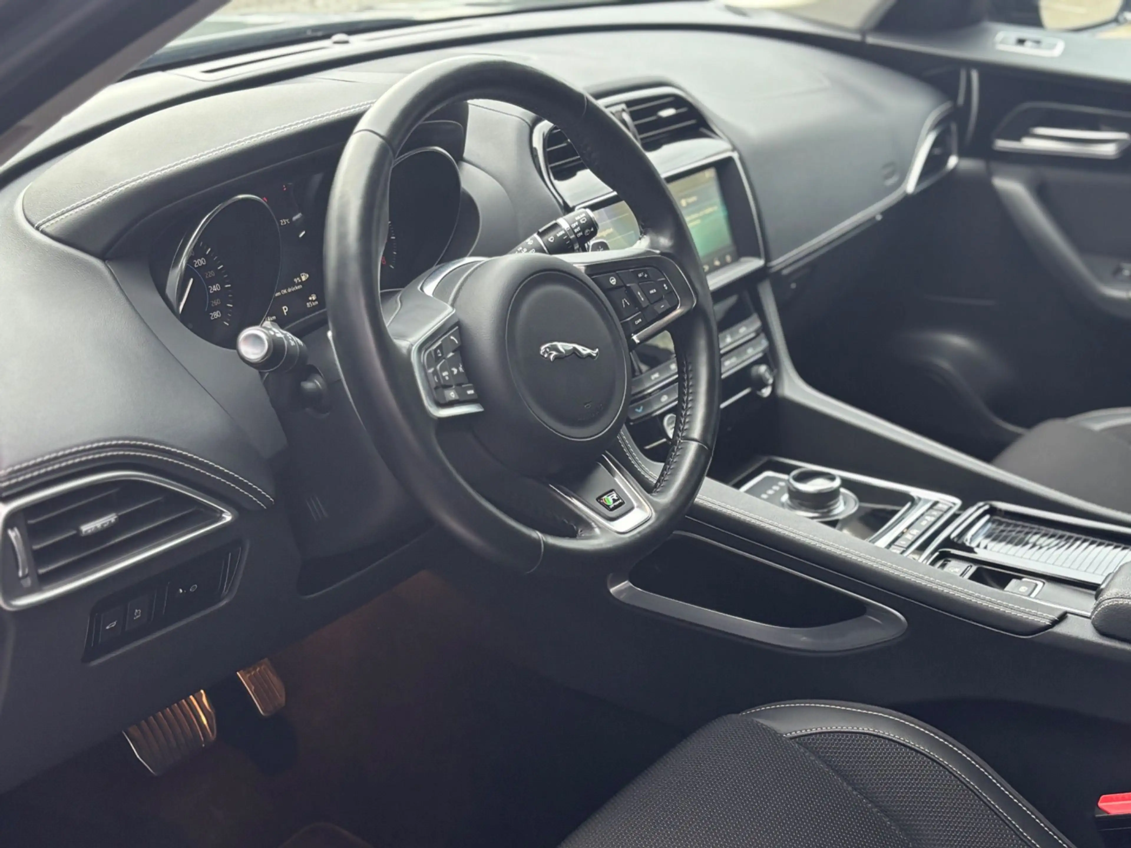 Jaguar F-Pace F-PACE*25t*R-Sport*AWD*LED*Navi*ACC* — photo 14
