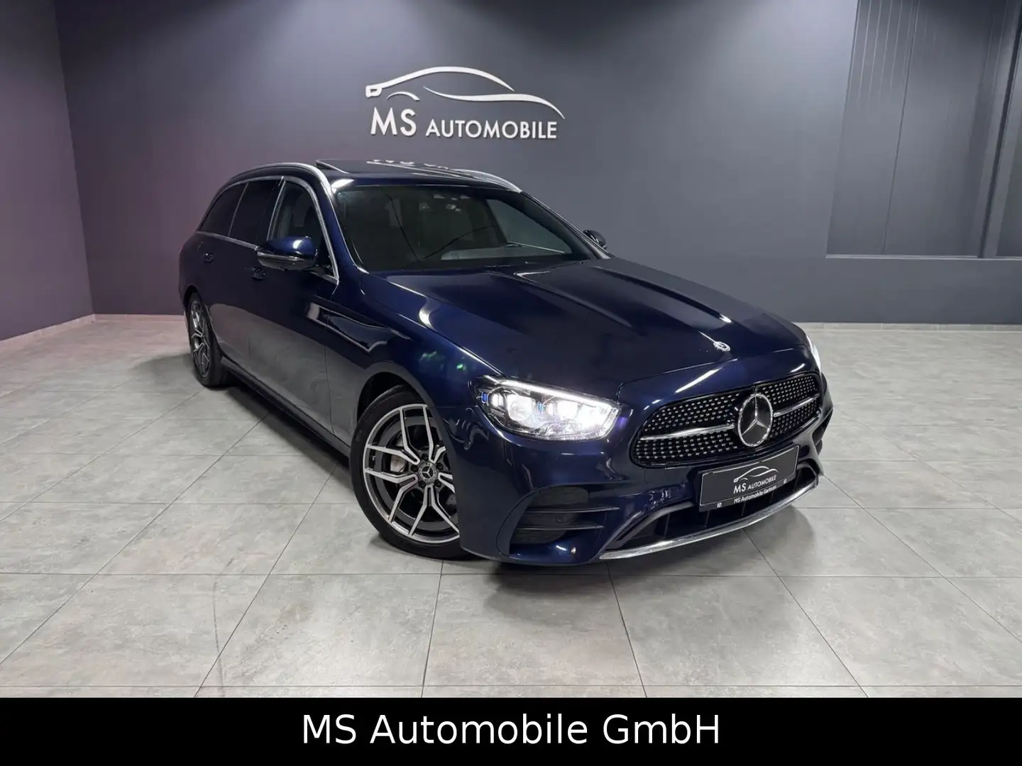 Mercedes-Benz E 220 d T-Modell AMG Line MBUX S- Dach Bleu - 1