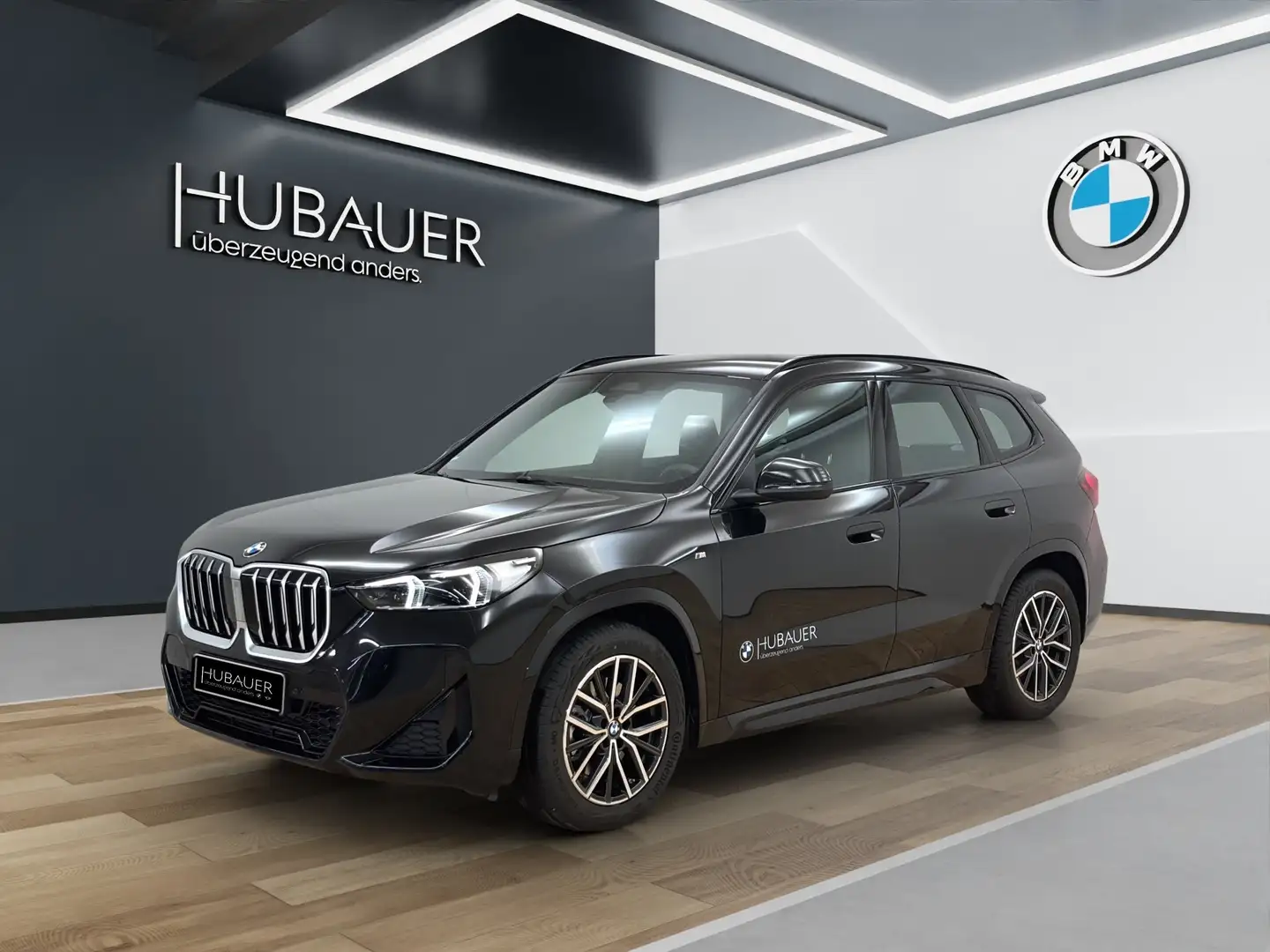 BMW X1 sDrive20i [M Sport, AHK, ACC, RFK, SHZ, 18" LMR] Schwarz - 1