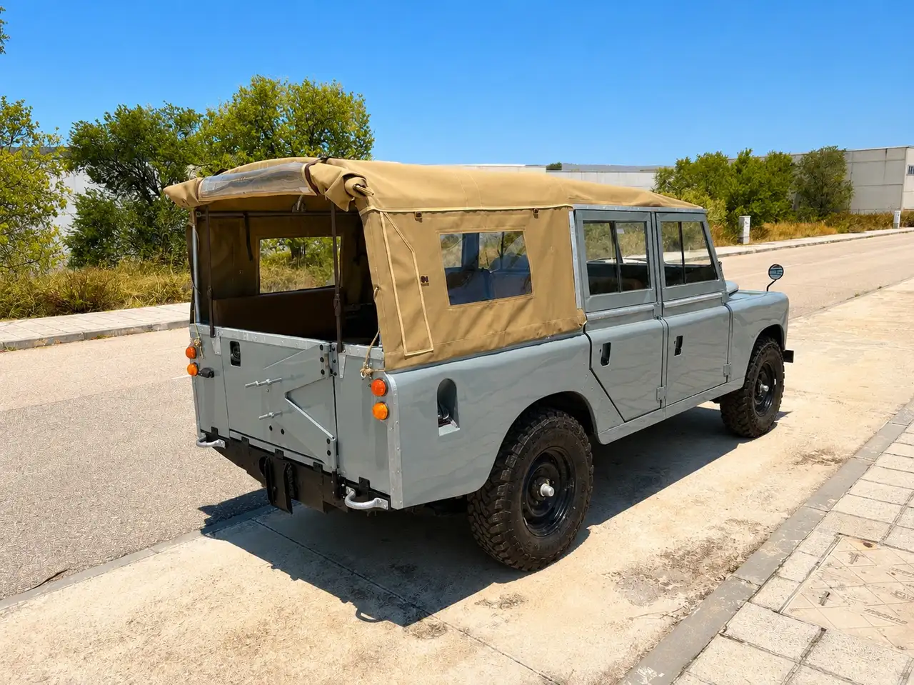Land Rover Series 3 Santana 109 7/9 Seats, foto 3
