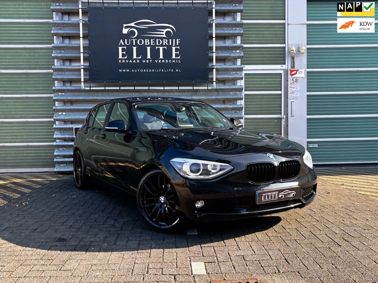 BMW 116 1-serie 116i EDE Executive |Parkeersens.|NAP|Navi| Zwart - 1
