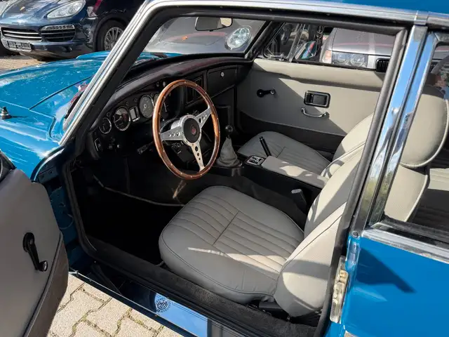 MG MGB view 12