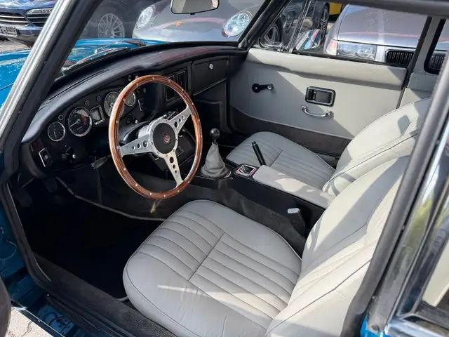 MG MGB view 15