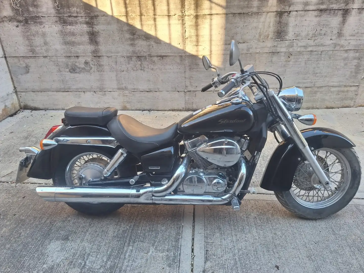 Honda Shadow 750 Negro - 1