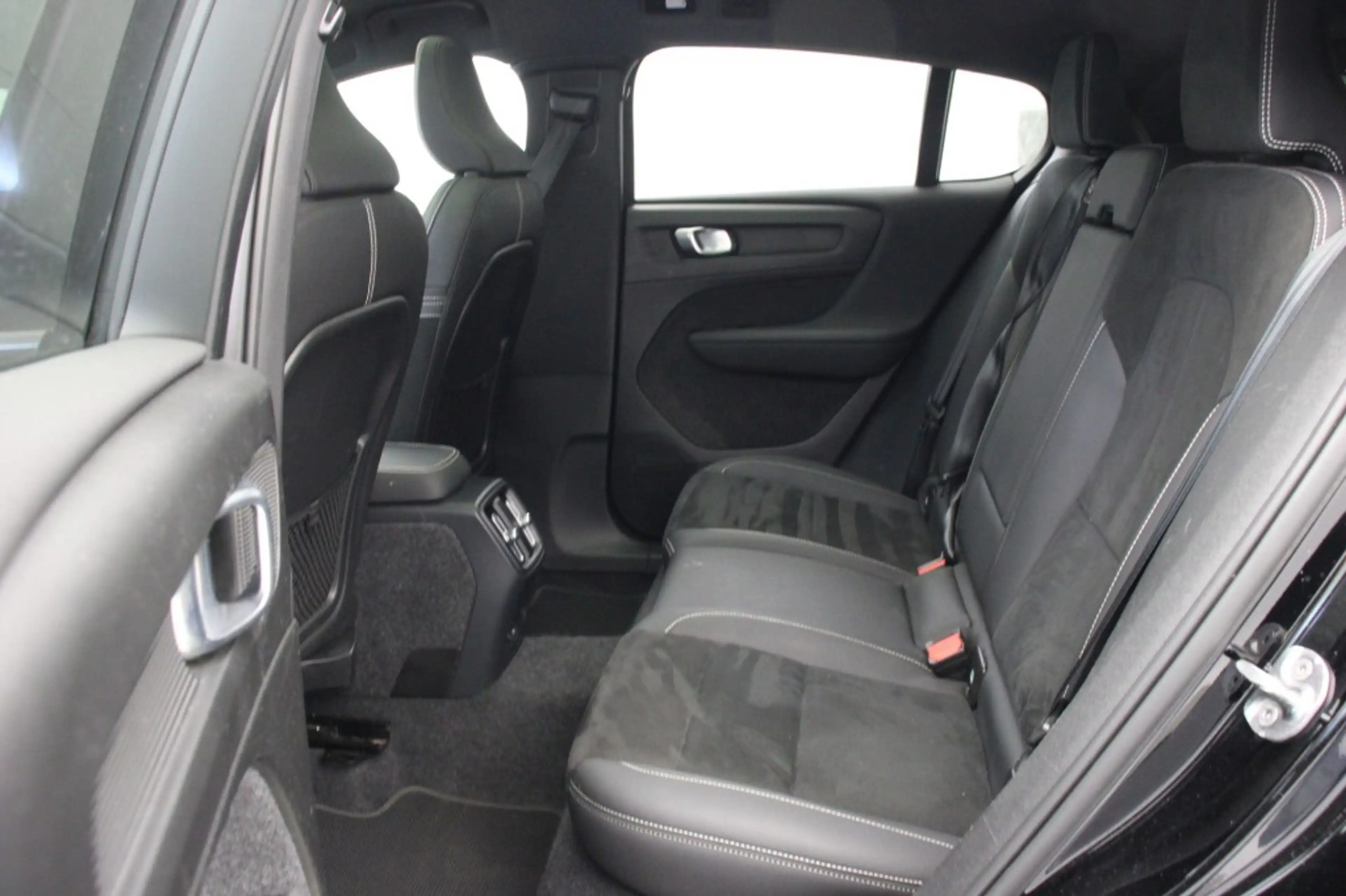 Volvo C40 Recharge Twin 78 kWh - Panorama, Carplay, 360 Came — photo 12