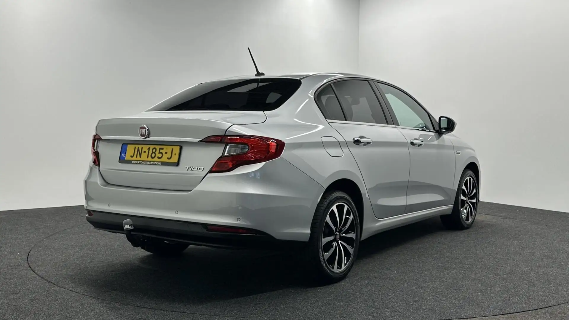 Fiat Tipo 1.4 16V Lounge ECC NAVI CRUISE TREKHAAK LM. Gris - 2