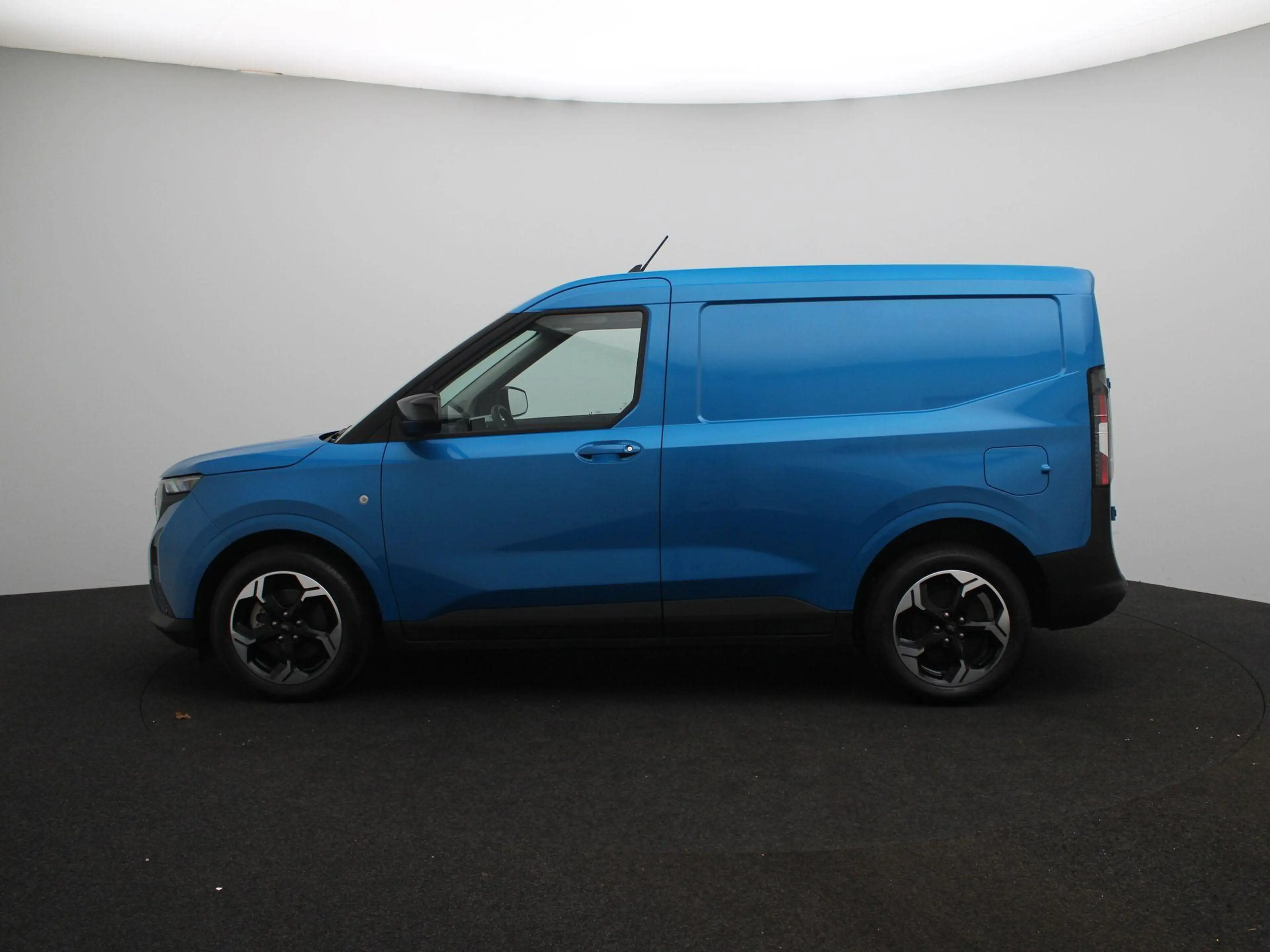 Ford Transit Courier E-Transit Limited 44 kWh | ADAPTIEVE CRUISE CONTRO — photo 4