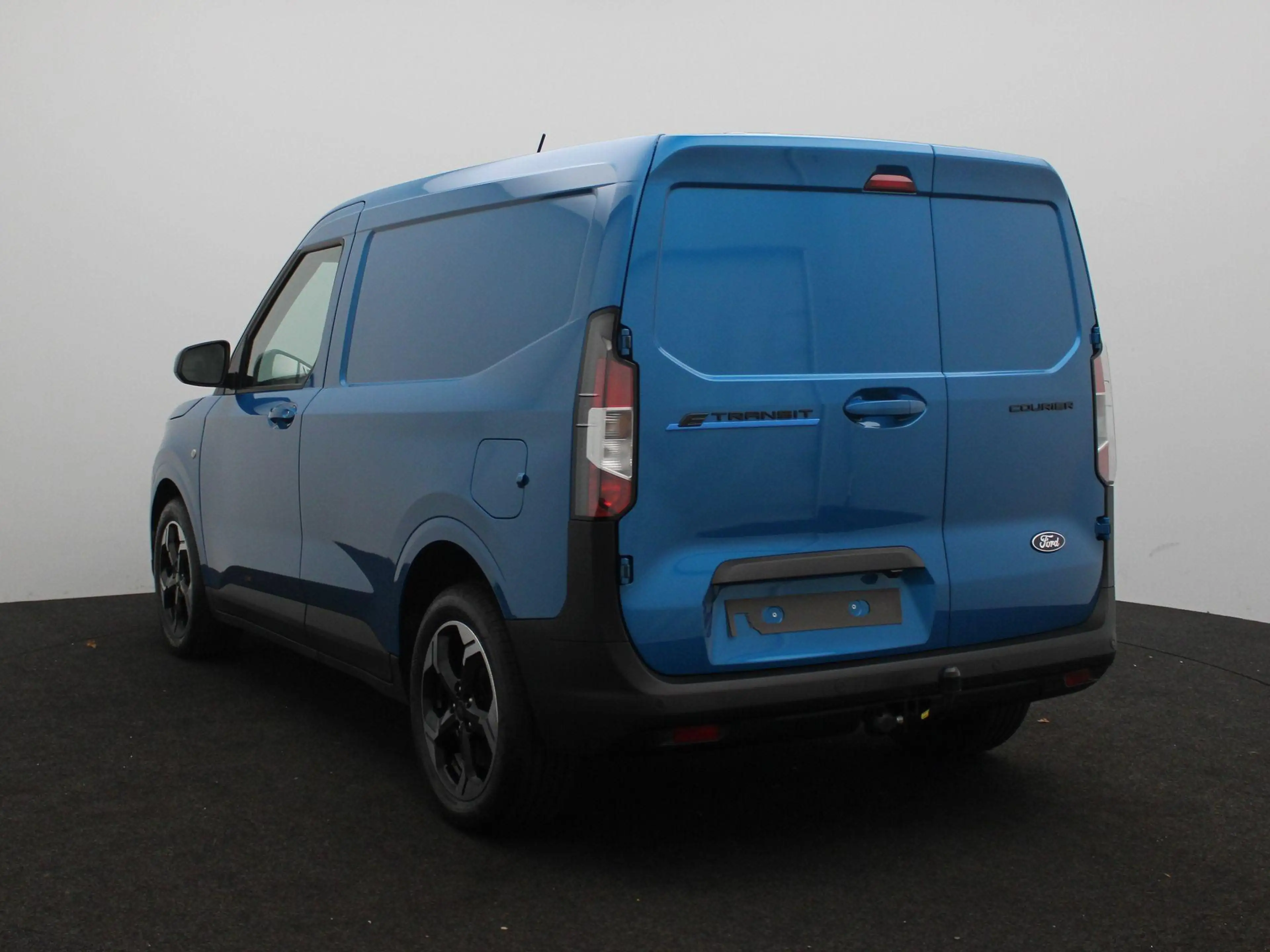 Ford Transit Courier E-Transit Limited 44 kWh | ADAPTIEVE CRUISE CONTRO — photo 2