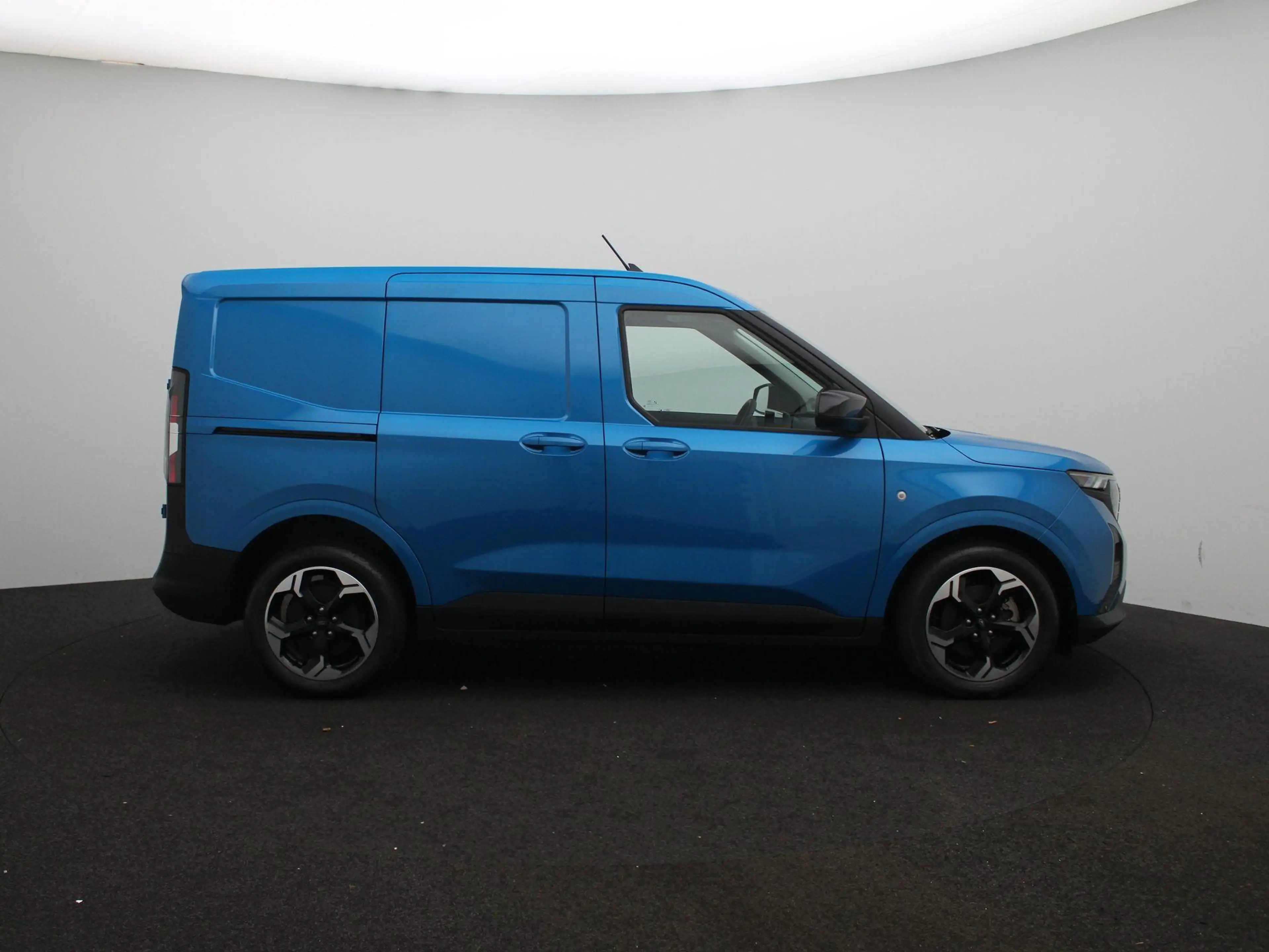 Ford Transit Courier E-Transit Limited 44 kWh | ADAPTIEVE CRUISE CONTRO — photo 6
