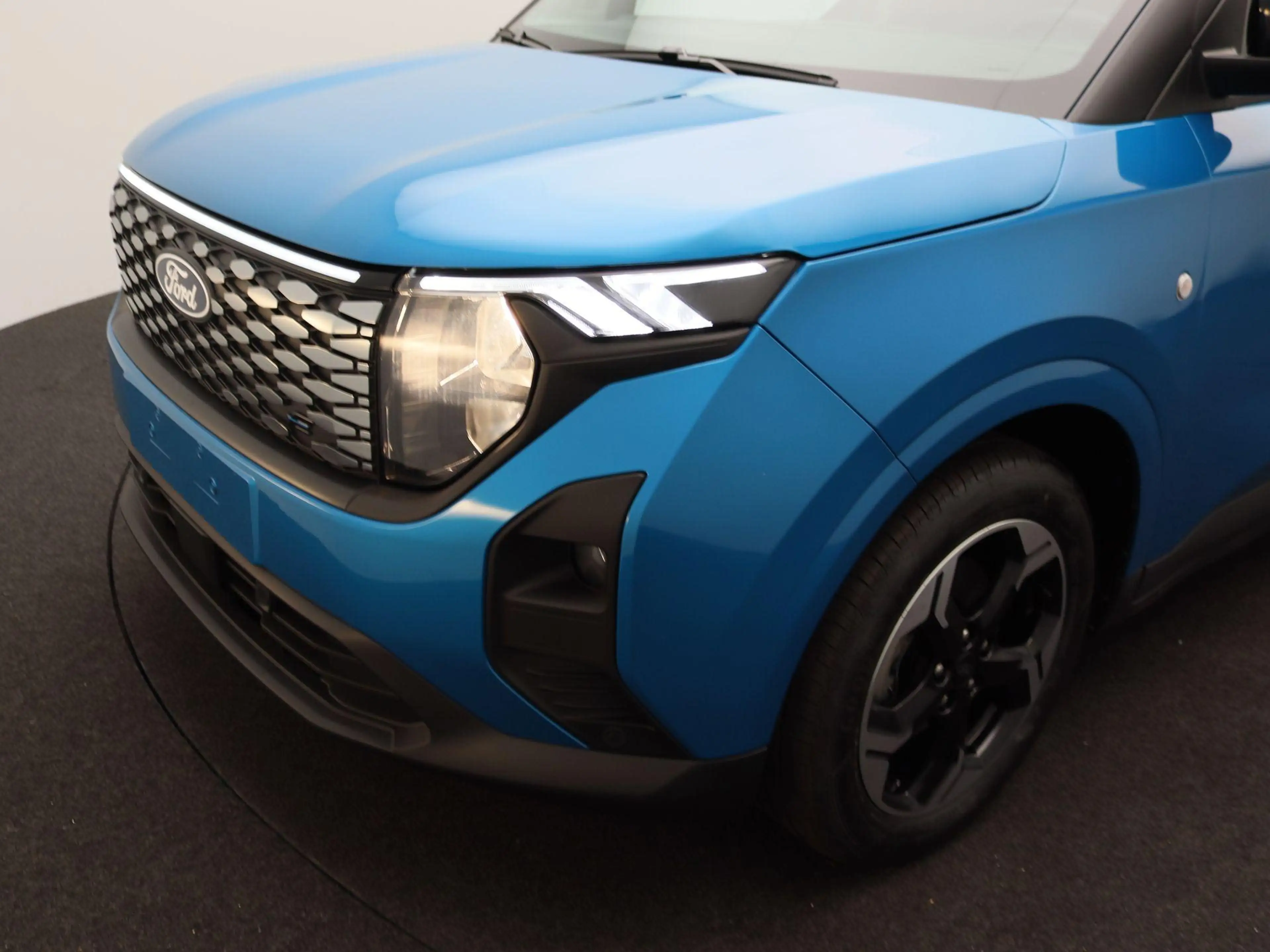 Ford Transit Courier E-Transit Limited 44 kWh | ADAPTIEVE CRUISE CONTRO — photo 12