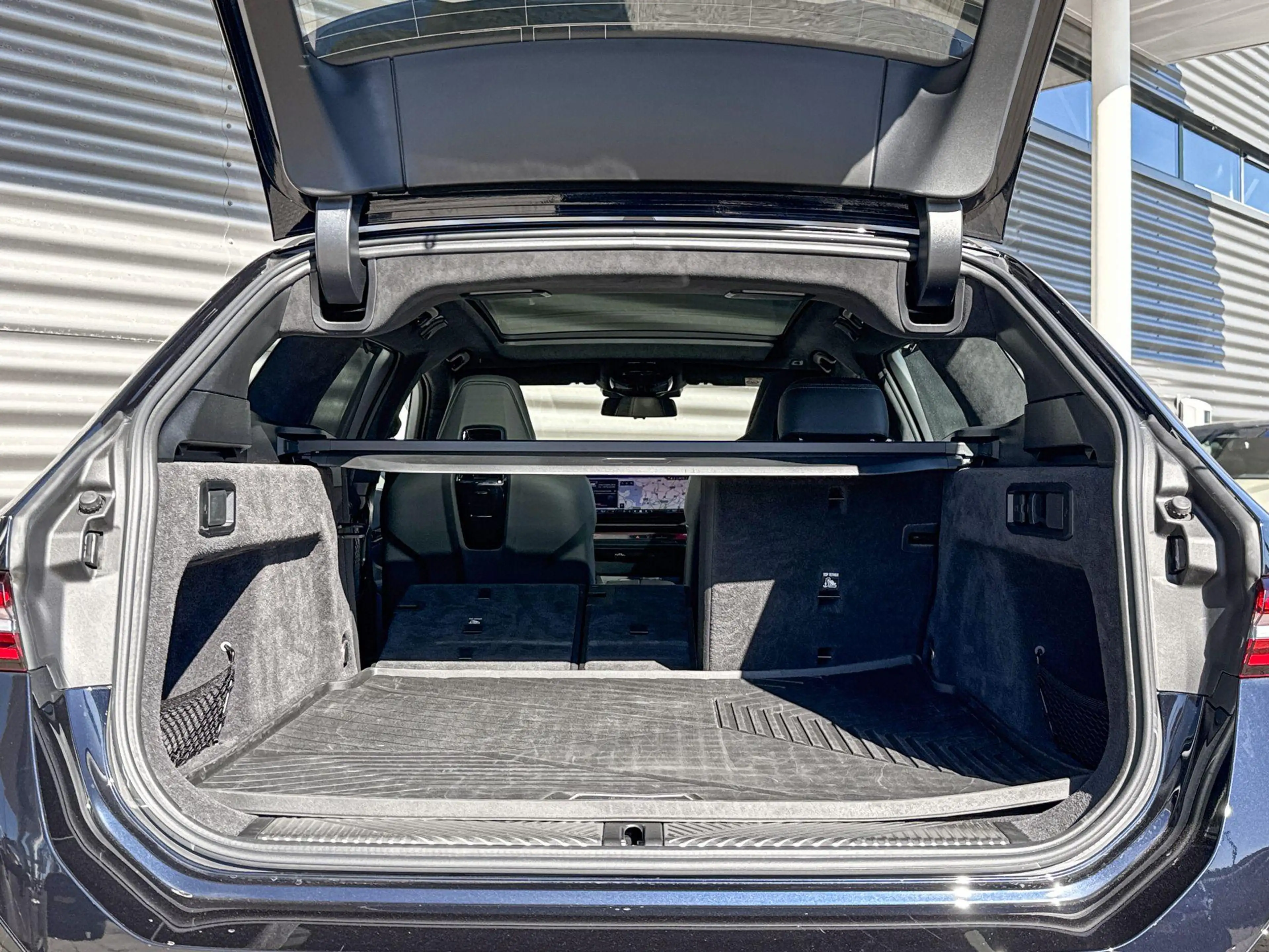 BMW 550 5 Serie Touring 550e xDrive — photo 11