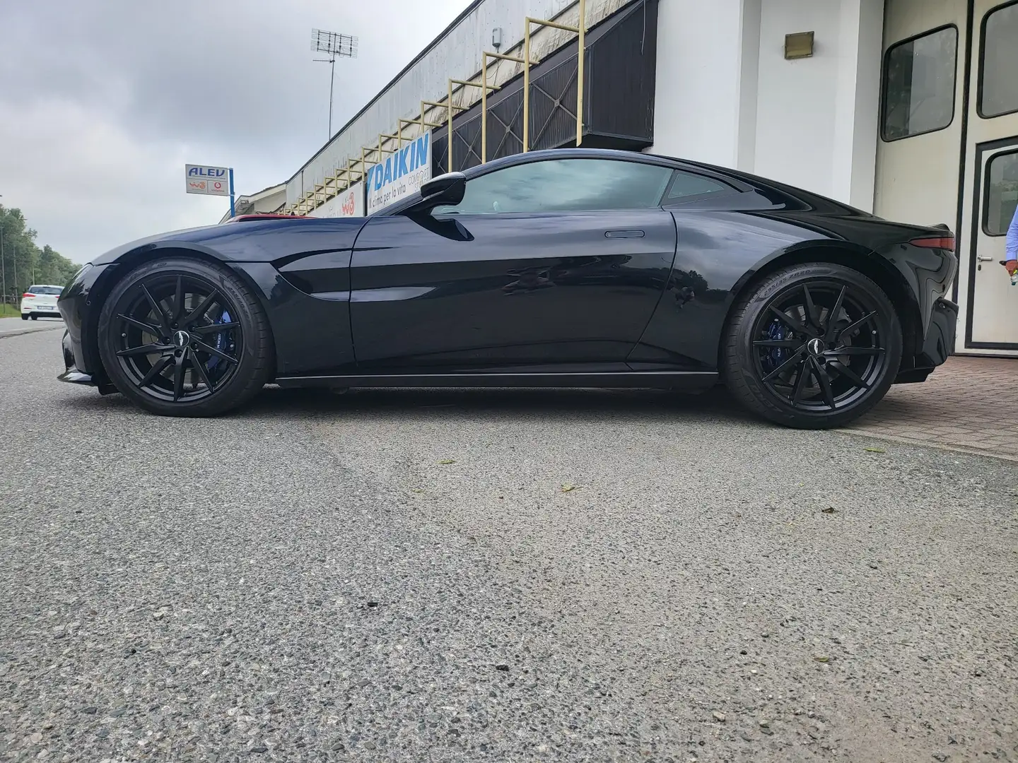 Aston Martin Vantage Coupe 4.0 V8 auto Strepitosa!!! Albastru - 1