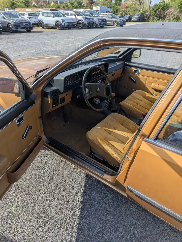 Opel Commodore Berlina 2.5 S, foto 3