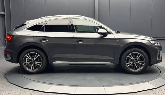 Audi Q5 view 6