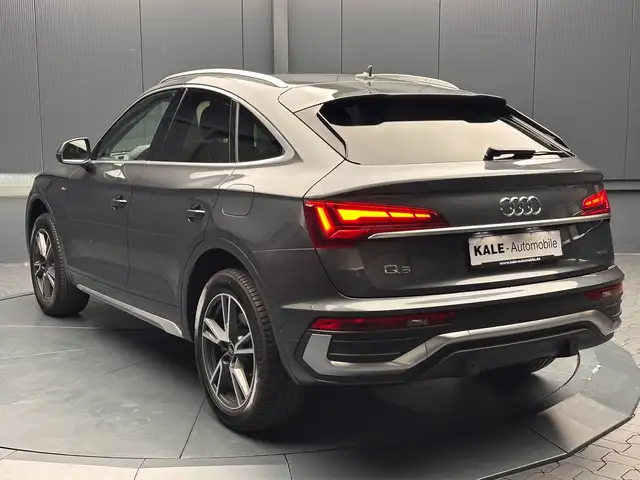 Audi Q5 view 3