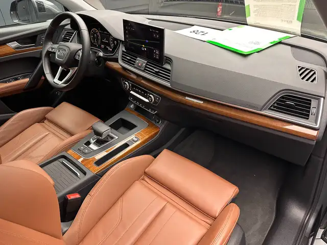 Audi Q5 view 12