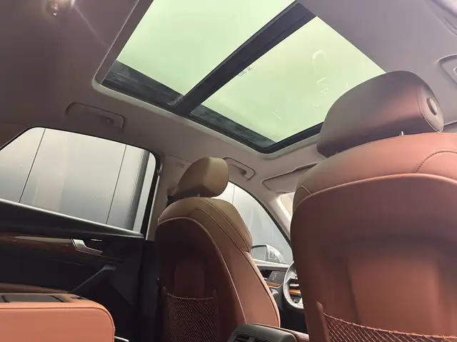 Audi Q5 view 10