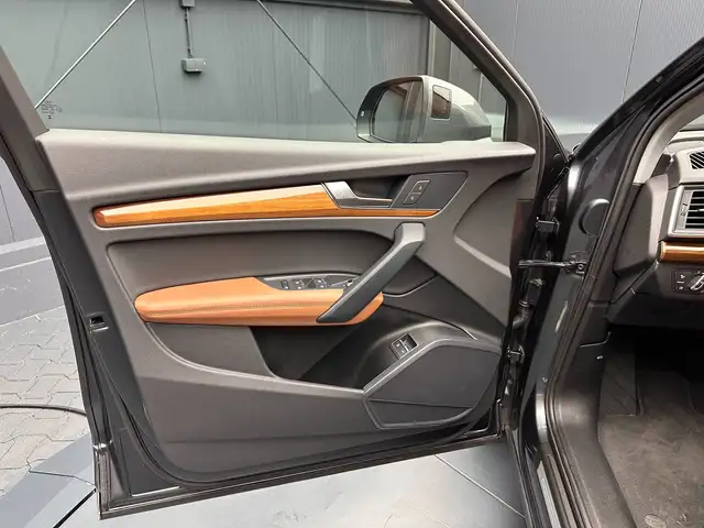 Audi Q5 view 14
