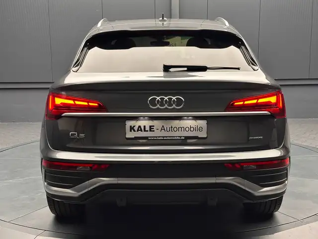 Audi Q5 view 4