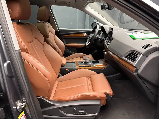 Audi Q5 view 11