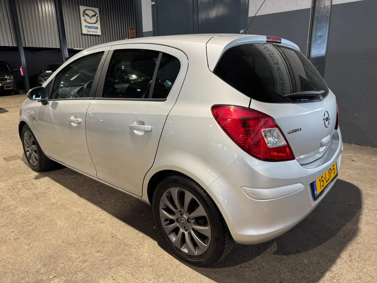Opel Corsa 1.4-16V '111' Edition Grijs - 2