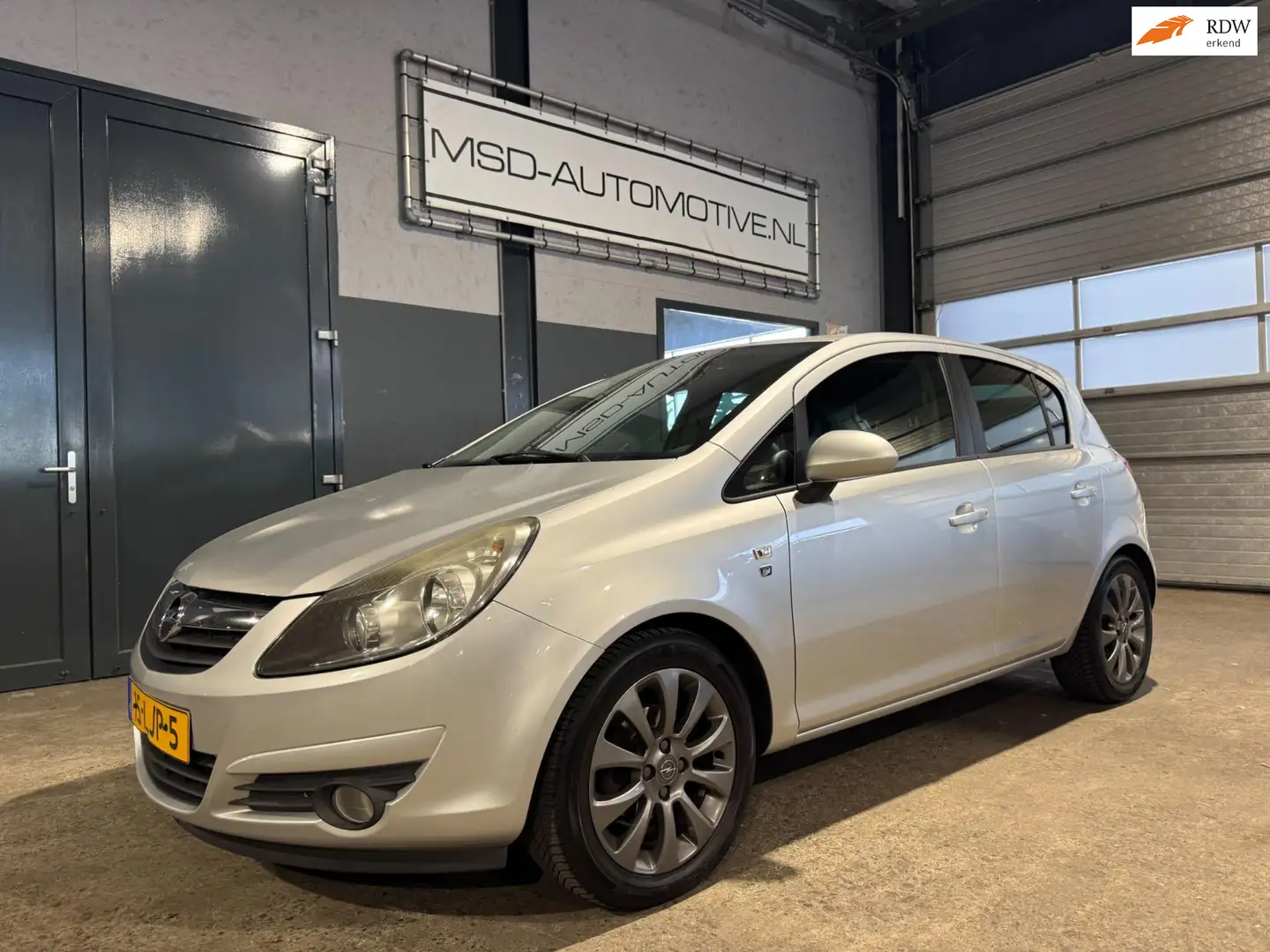 Opel Corsa 1.4-16V '111' Edition Grijs - 1