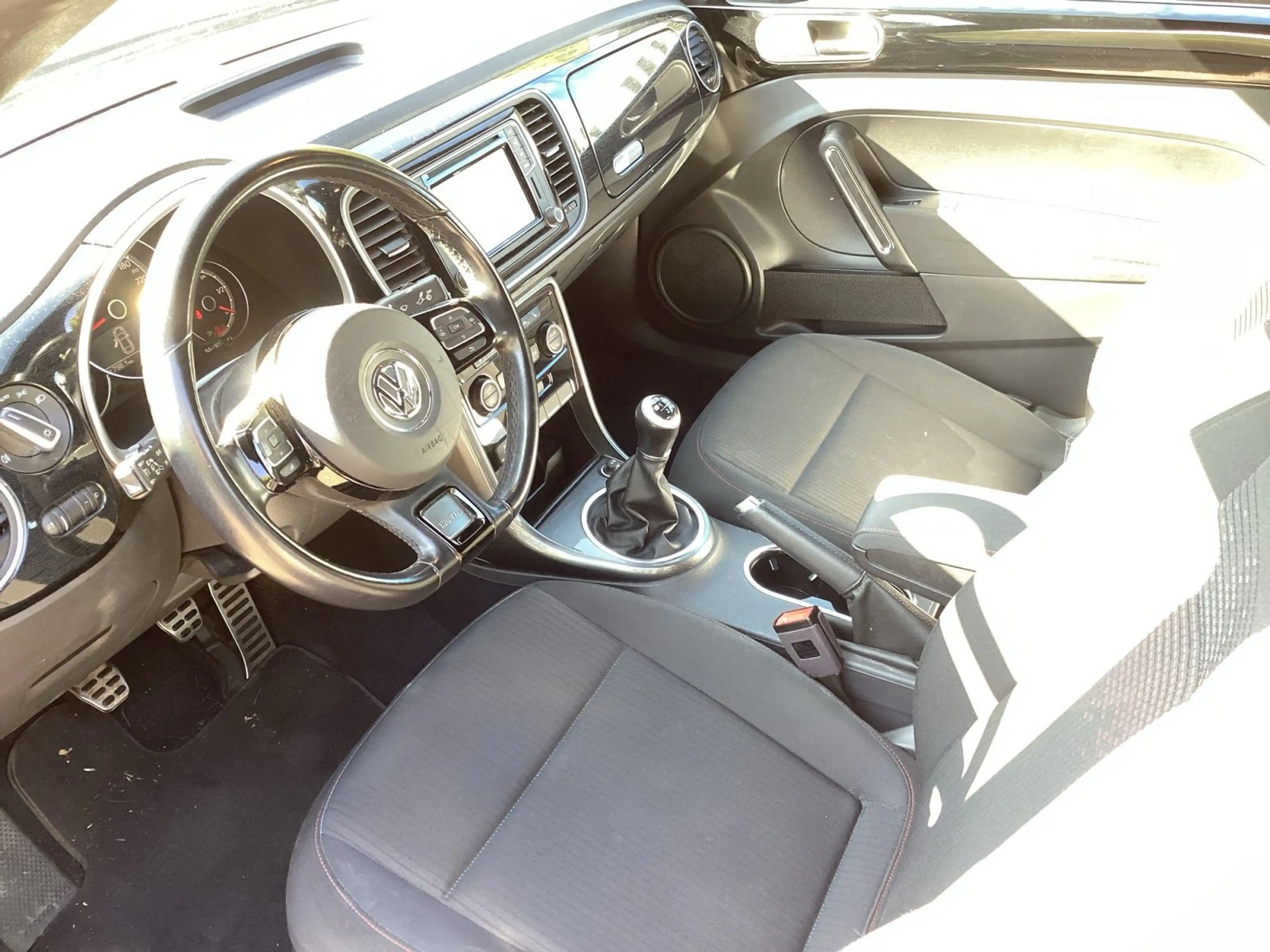Volkswagen Beetle Cabriolet 1.2 TSI Navi Einparkhilfe — photo 10