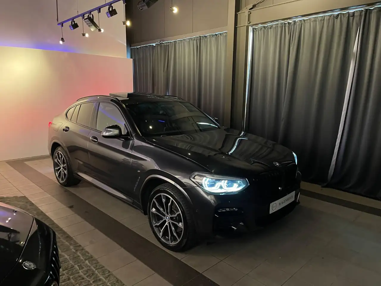 BMW X4 M40 i | Panorama | Head-up | Harman Kardon | — photo 1 of 27