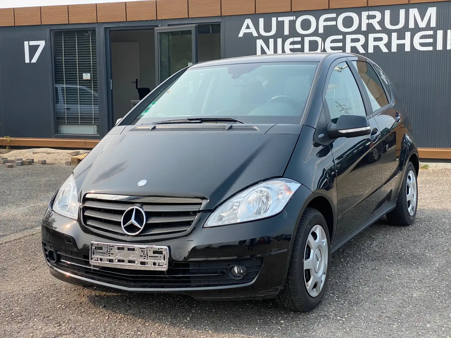 Mercedes-Benz A 160 BlueEfficiency Erst: 95.TKM* KLIMA* SITZHEIZUNG* Noir - 1