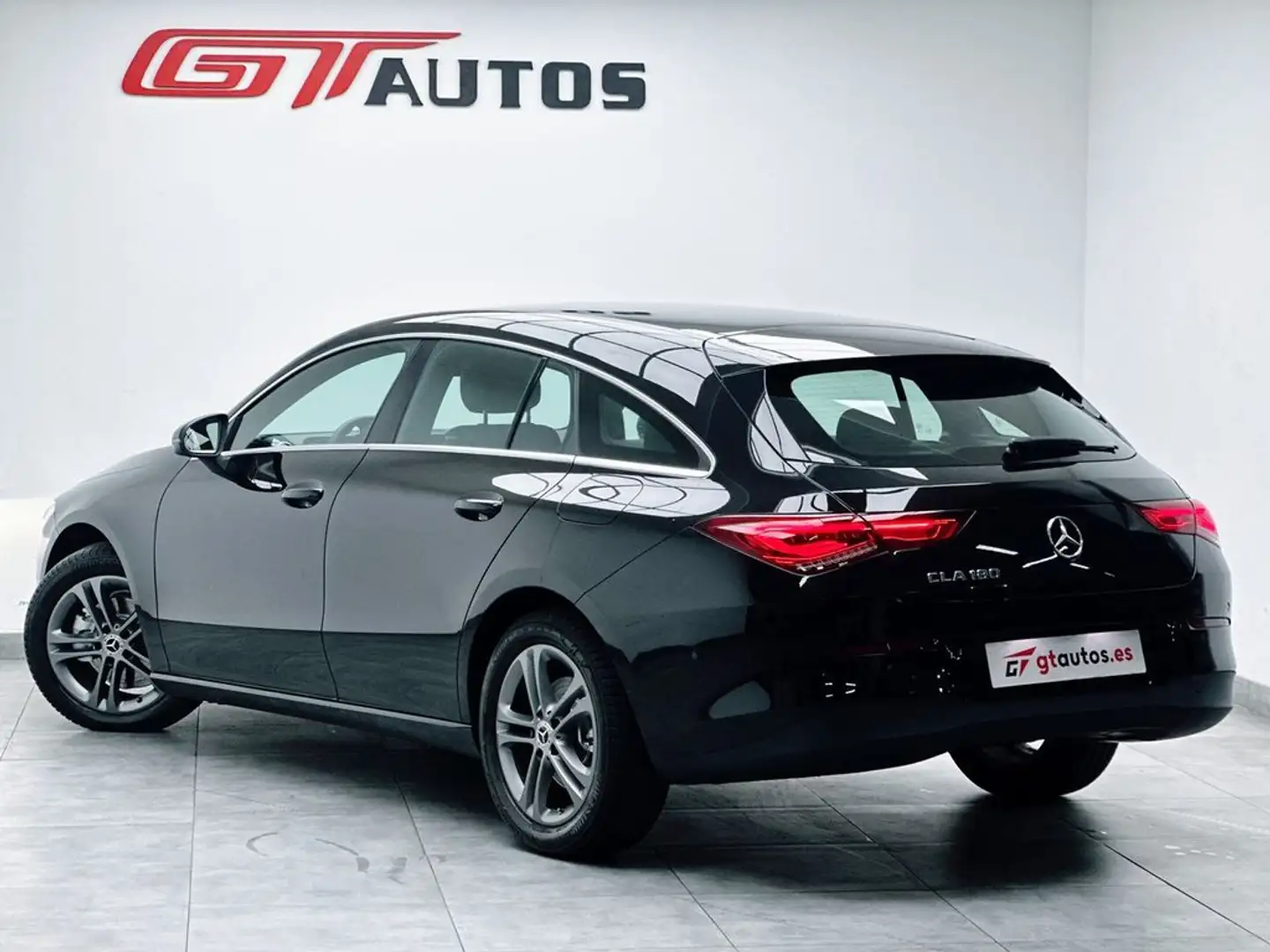Mercedes-Benz CLA 180 URBAN AUTO 136CV Negro - 1
