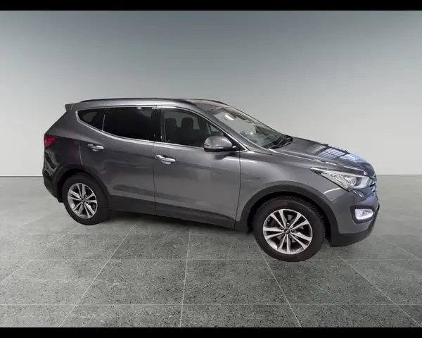 Hyundai Santa Fe view 4
